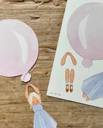 Tall Hat Tales Lyserød Ballon Med Pige