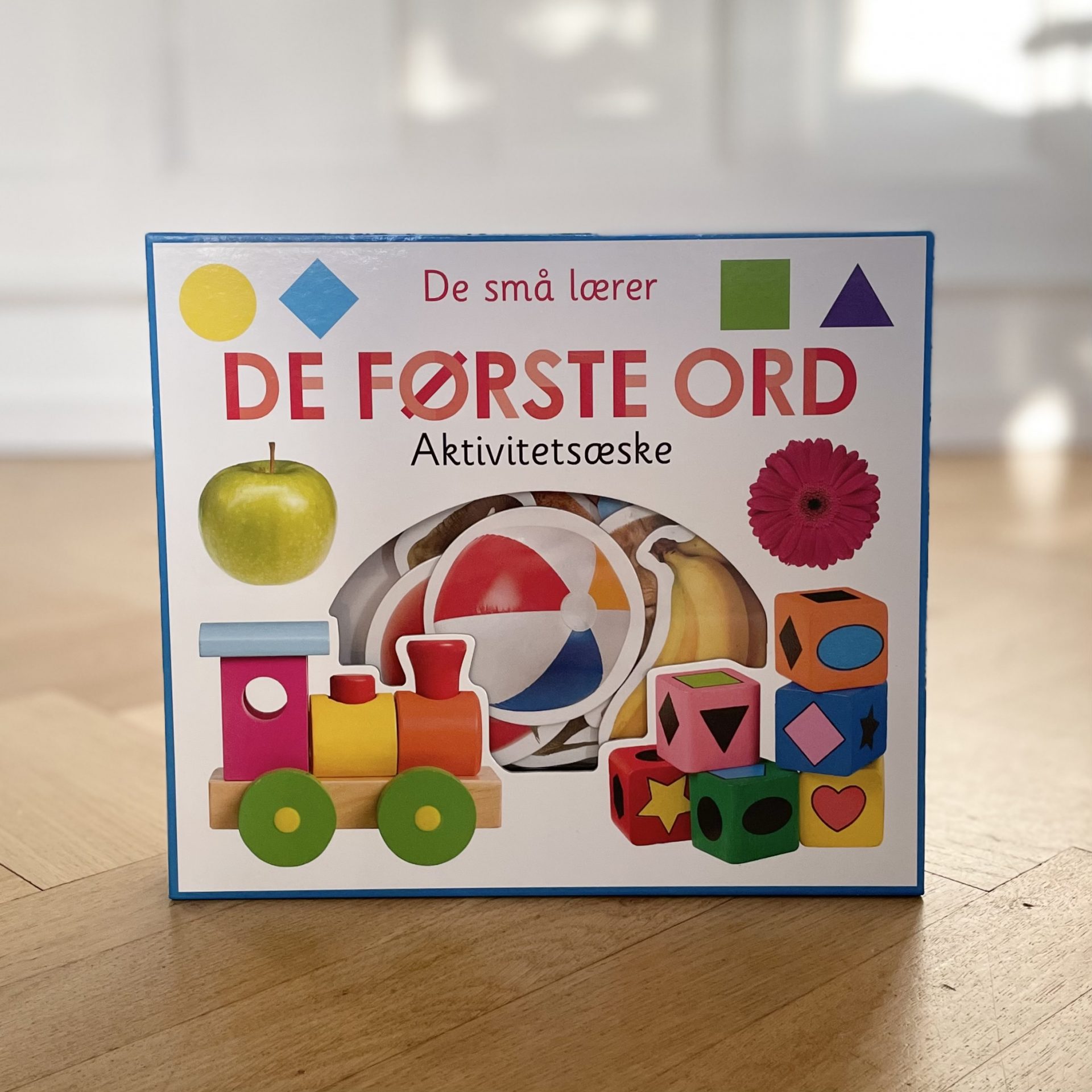 De Små Lærer De Første Ord Aktivitetsæskeord