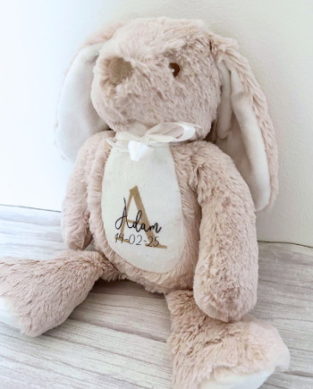 Kanin Med Navn  Beige   Brunt Bogstav    Beige